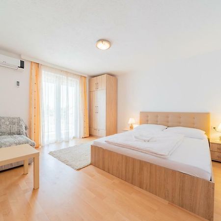 קרלובג Apartmenthaus Hana מראה חיצוני תמונה
