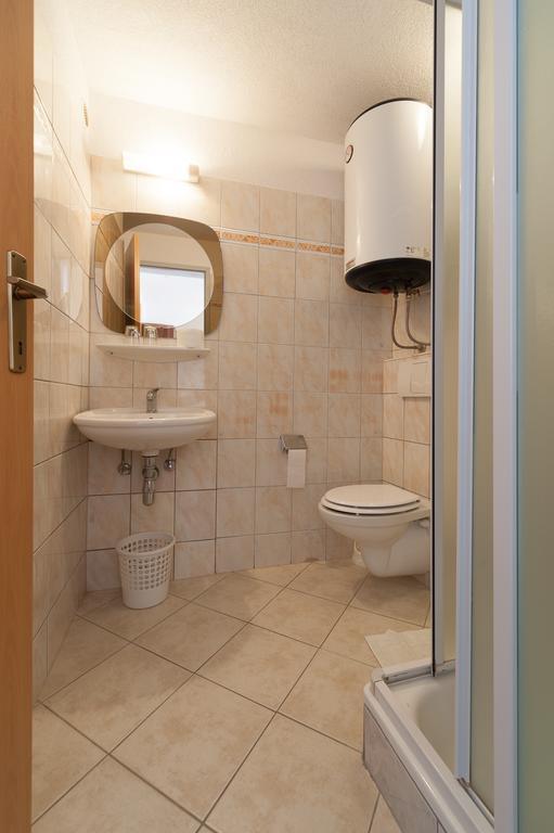 קרלובג Apartmenthaus Hana מראה חיצוני תמונה