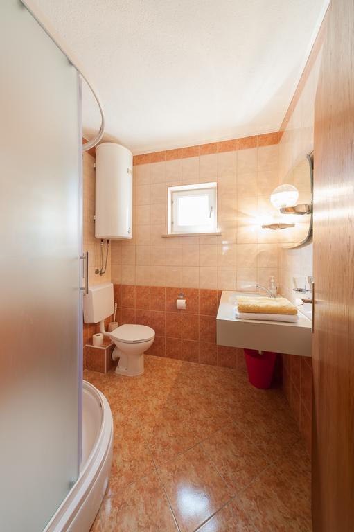 קרלובג Apartmenthaus Hana מראה חיצוני תמונה