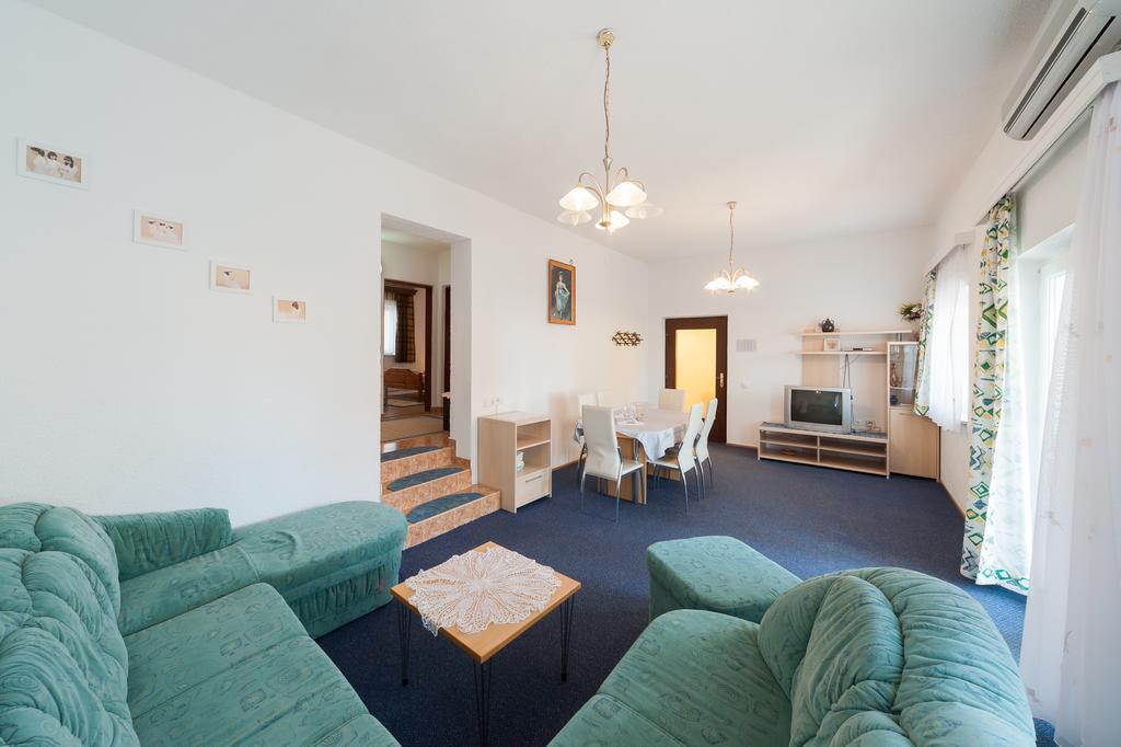 קרלובג Apartmenthaus Hana מראה חיצוני תמונה
