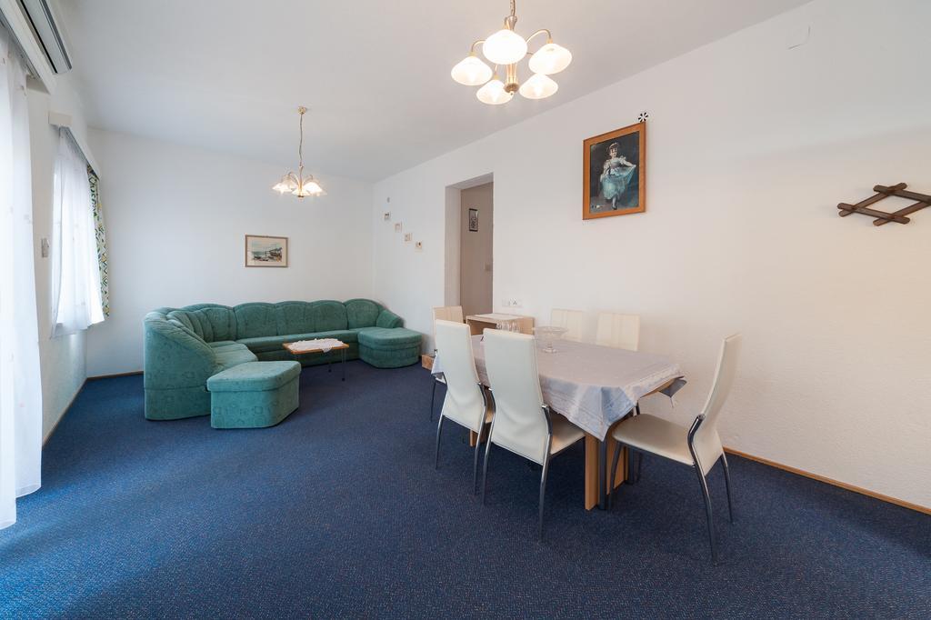 קרלובג Apartmenthaus Hana מראה חיצוני תמונה