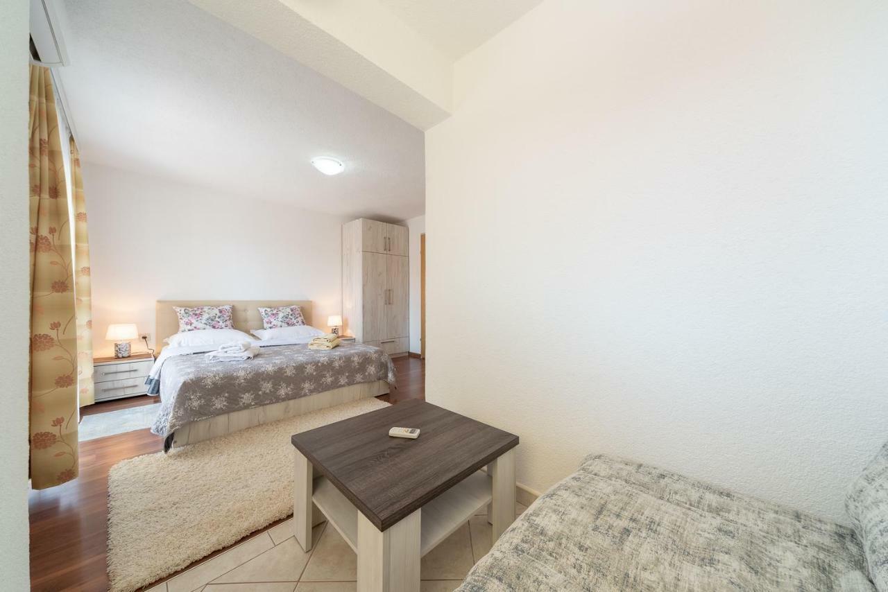 קרלובג Apartmenthaus Hana מראה חיצוני תמונה