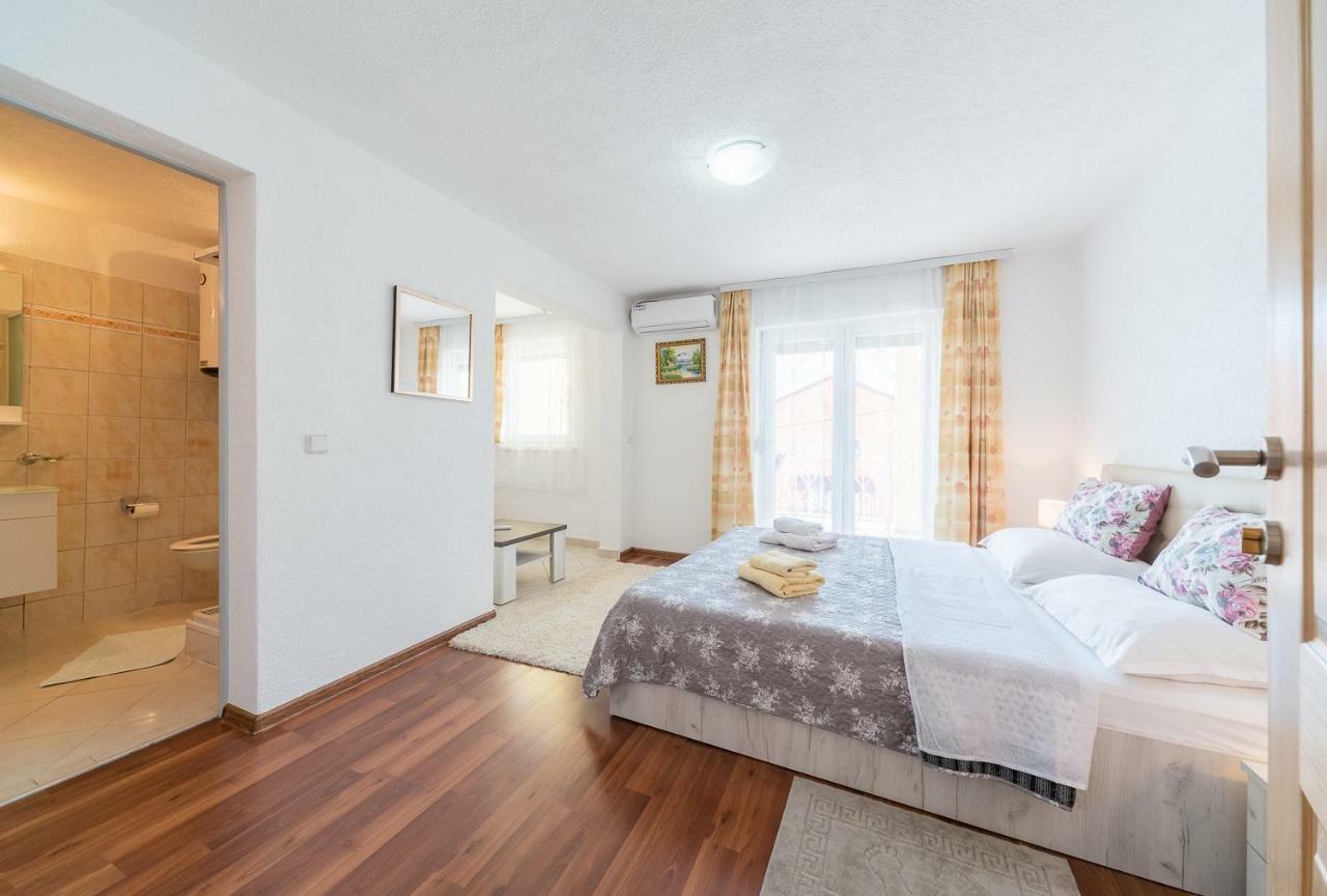 קרלובג Apartmenthaus Hana מראה חיצוני תמונה