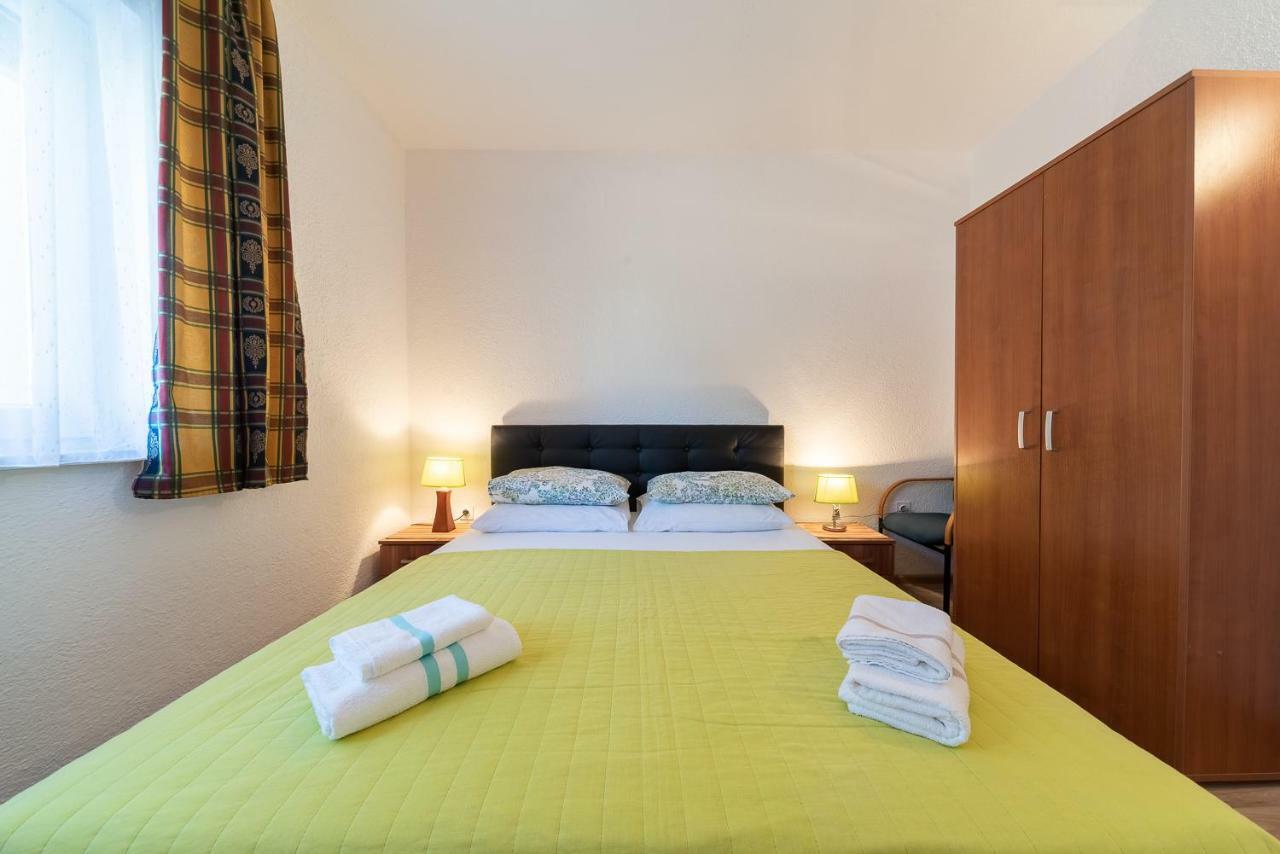 קרלובג Apartmenthaus Hana מראה חיצוני תמונה