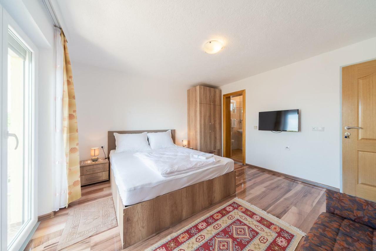קרלובג Apartmenthaus Hana מראה חיצוני תמונה