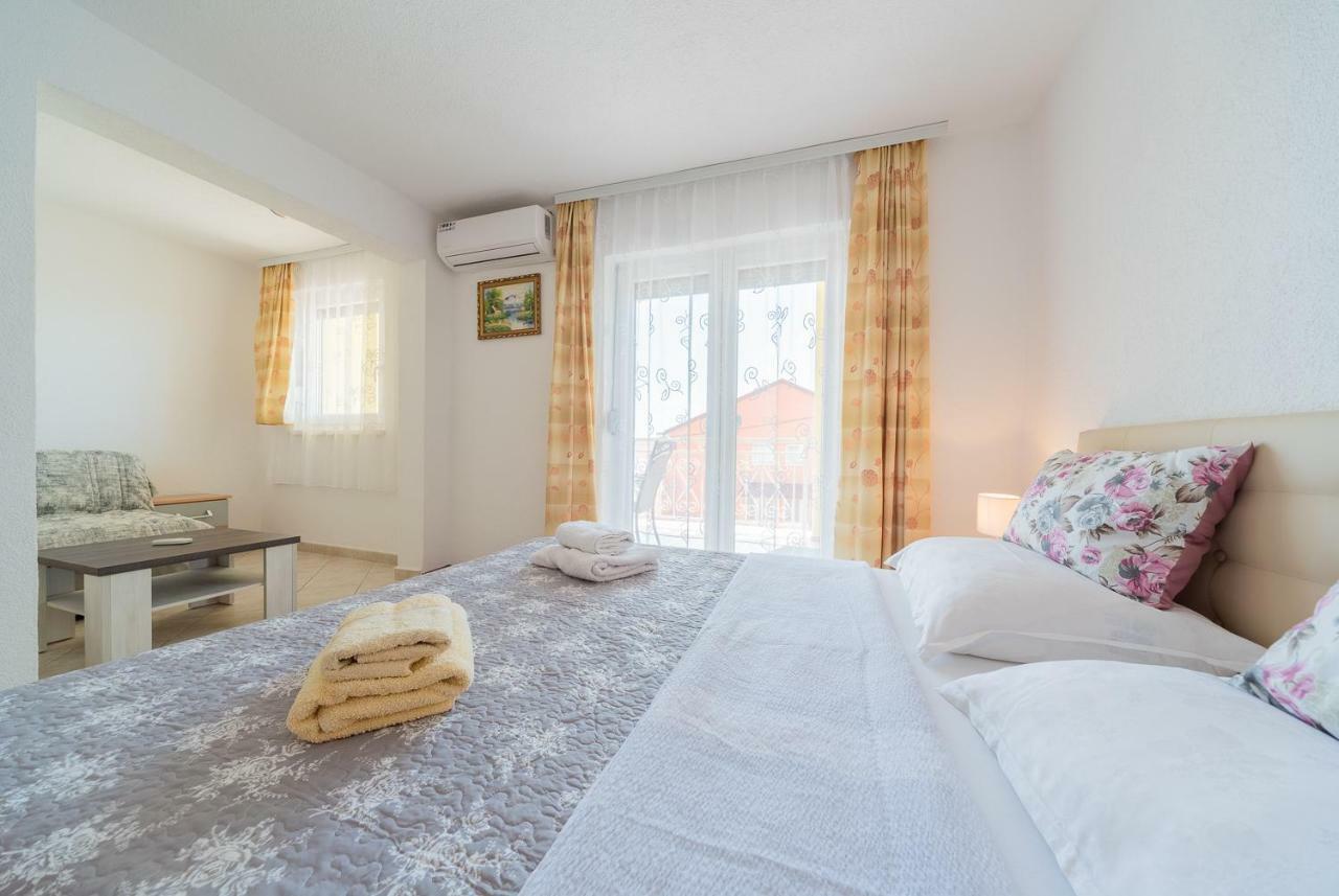קרלובג Apartmenthaus Hana מראה חיצוני תמונה