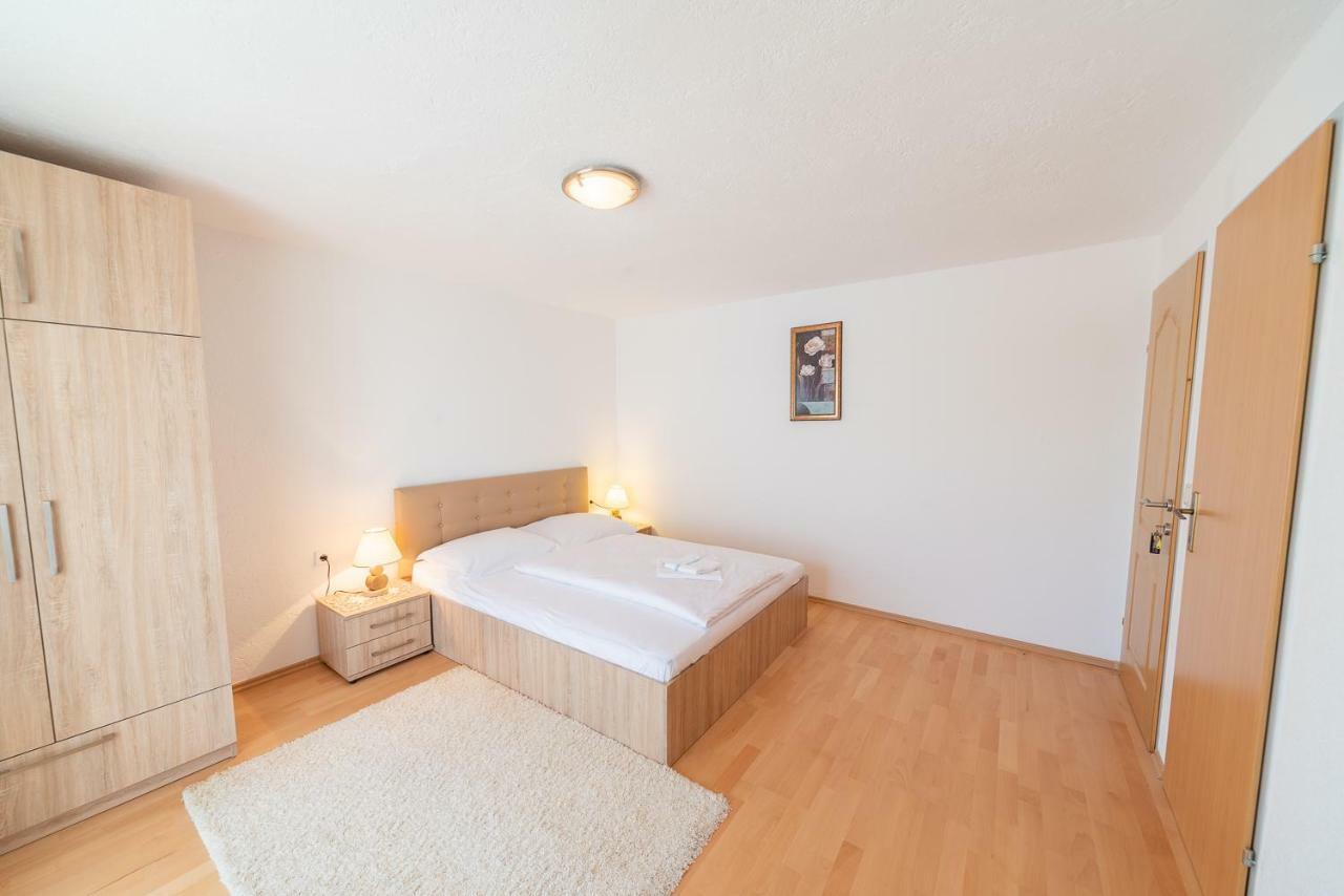 קרלובג Apartmenthaus Hana מראה חיצוני תמונה